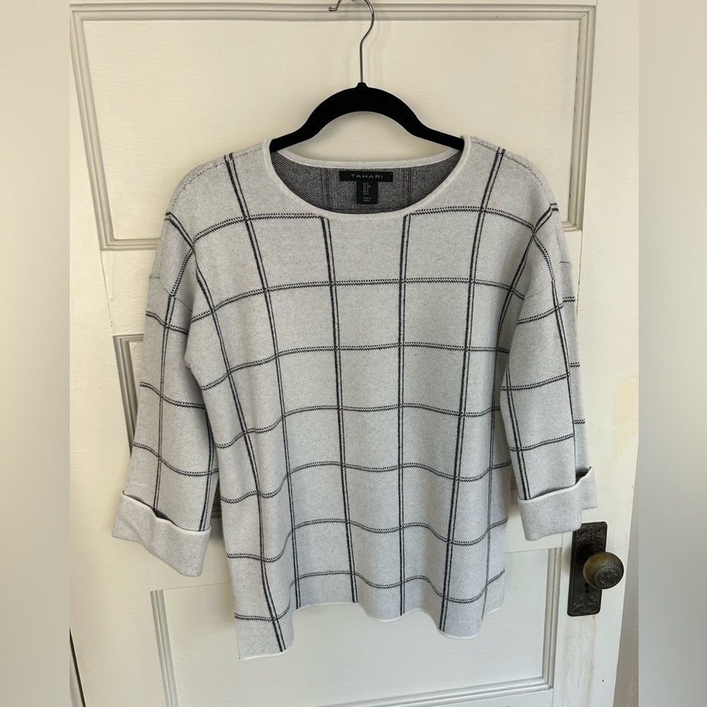 Plaid 3/4 sleeve sweater